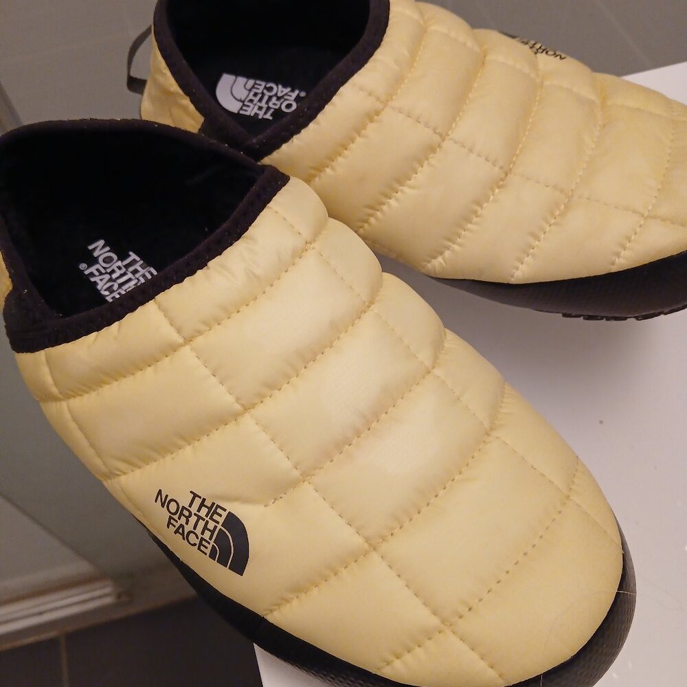 🔥🌟 Host Pick ♥️ The North Face Thermoball Shoes
